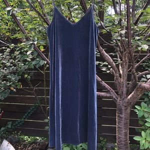 Blue velvet 90s vibe slip dress 💙